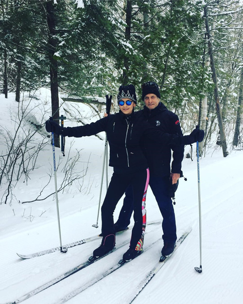 Catherine Zeta Jones Michael Douglas Catherine Zeta Jones e Michael Douglas felici sulla neve