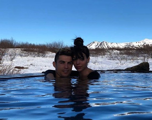 Cristiano Ronaldo 2 Cristian Ronaldo sulla neve con Georgina