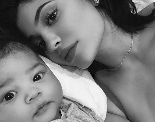 Kylie Jenner 2 Kylie Jenner coccola la sua Stormi su Instagram