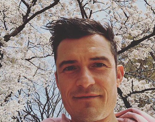 POrlando Bloom Orlando Bloom sotto i ciliegi giapponesi