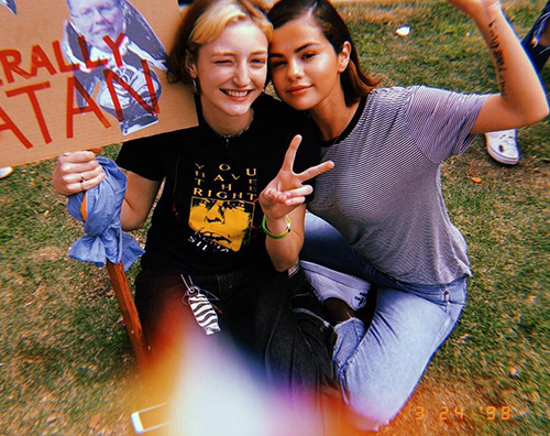 Selena Gomez 1 Selena Gomez scende in strada per la “March For Our Lives”