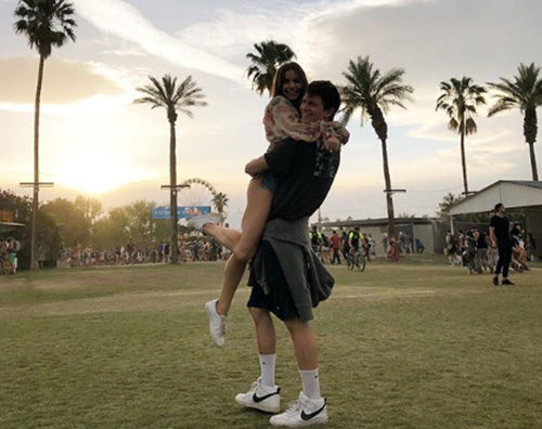 Ansel Violetta 3 Ansel Elgort e Violetta romantici al Coachella