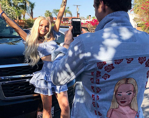 Dove Cameron 1 Dove Cameron e Thomas Doherty romantici al Coachella