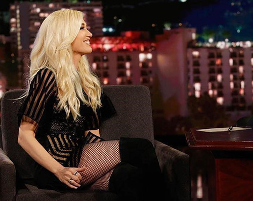 Gwen Stefani Gwen Stefani calze a rete e trasparenze per Jimmy Kimmell