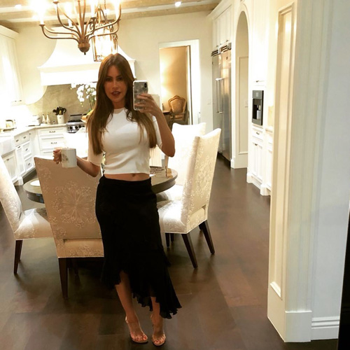 Sofia Vergara Sofia Vergara come Kim Kardashian su Instagram