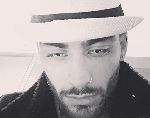 Zayn Cover Zayn Malik, dopo Gigi è il momento dei selfie