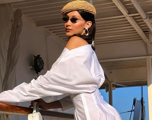 Bella Hadid 1 1 Bella Hadid in bianco a Monte Carlo