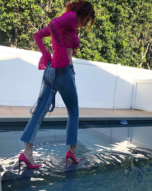 Bella Thorne 3 Bella Thorne cammina sulle acque