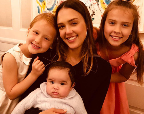 Jessica Alba Jessica Alba, brunch domenicale con i suoi figli