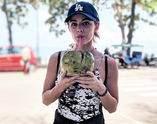 Lucy Hale Lucy Hale in vacanza in Cambogia