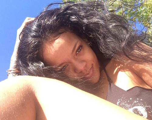 Rihanna Rihanna, foto in bikini, ma non è depilata