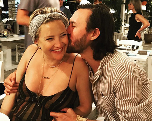 Kate Hudson 2 Kate Hudson si gode il pancione in Grecia