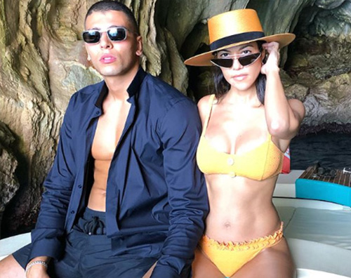 Kourtney 1 1 Kourtney Kardashian e la dolcevita a Capri