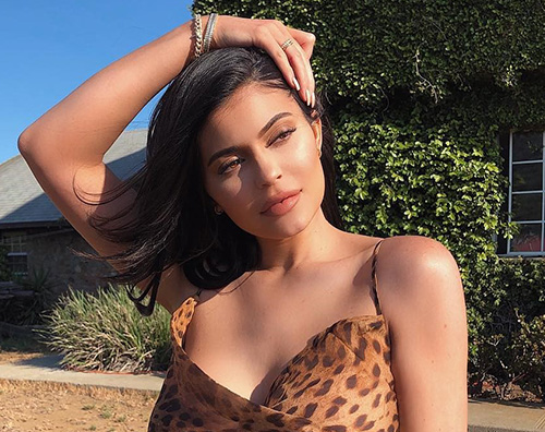 Kylie Jenner cover Kylie Jenner, sexy e animalier sui social