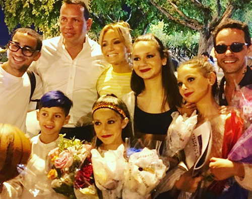 LO 2 Jennifer Lopez e la sua famiglia allargata su Instagram