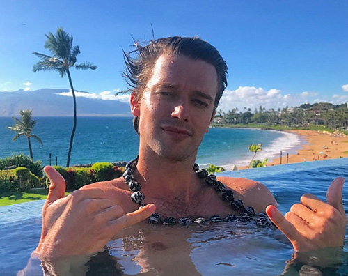 Patrick Schwarzenegger Patrick Schwarzenegger, fuga d’amore alle Hawaii