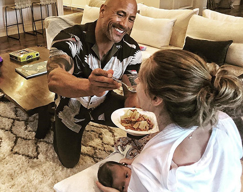 The Rock Dwayne Johnson compagno amorevole su Instagram