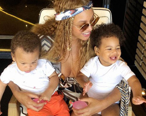Beyonce 1 1 Beyonce, la foto dei gemelli fa impazzire il web