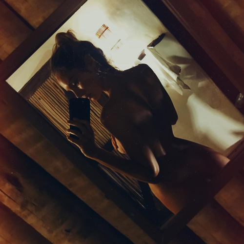 Candice Swanepoel Candice Swanepoel, dopo le critiche mostra il suo fisico mozzafiato su Instagram