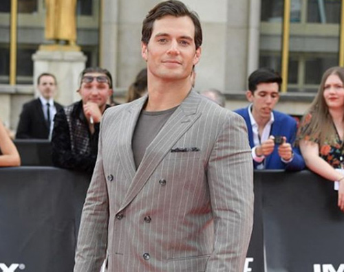 Henry CAVILL Henry Cavill, contratto milionario per The Witcher
