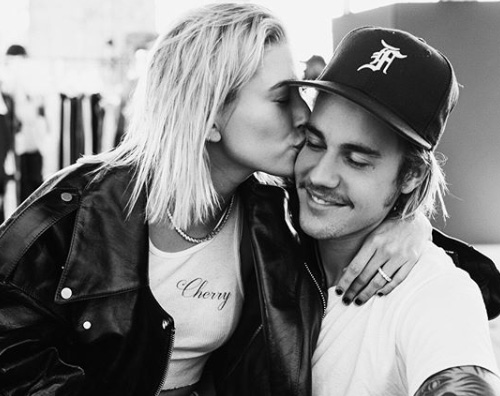 Justin Hailey Justin Bieber conferma il fidanzamento con Hailey su Instagram