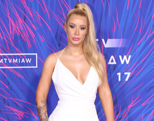 Iggy Azalea Cover Iggy Azalea è mamma