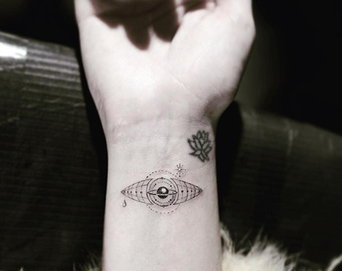 Katy Perry tattoo Katy Perry ha un tatuaggio nuovo sul polso destro