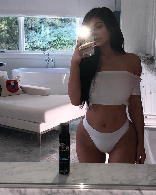 Kylie Jenner Kylie Jenner fisico al top su Instagram