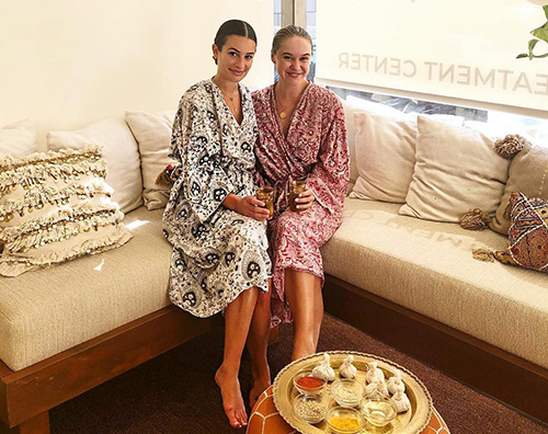 Lea Michele e Becca Tobin si rilassano alla spa Lea Michele Becca Tobin amiche TheGossipers Lea Michele e Becca Tobin si rilassano alla spa