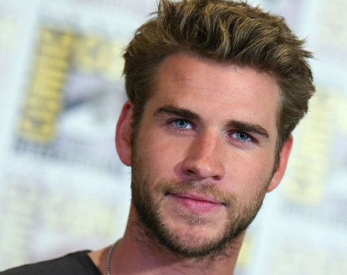 Liam Hemswroth Liam Hemsworth mostra i resti della sua casa