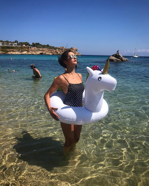 Nina Dobrec Vacanze a Mykonos anche per Nina Dobrev