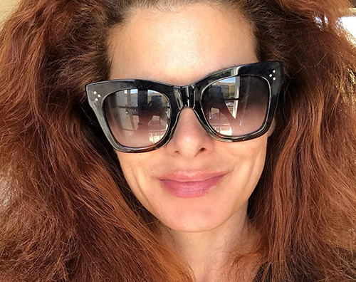 debra messing Debra Messing mostra i suoi capelli al naturale