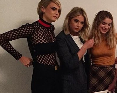 Cara Ashley Ashley Benson conferma la relazione con Cara Delevingne, ma poi nega