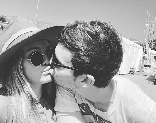 Hilary Duff Bacio social per Hilary Duff e Matthew Koma