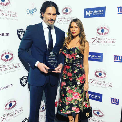 Joe Manganiello ritira il premio “Spirit Of Sobiety” con Sofia Joe Manganiello Sofia Vergara Joe Manganiello ritira il premio “Spirit Of Sobiety” con Sofia