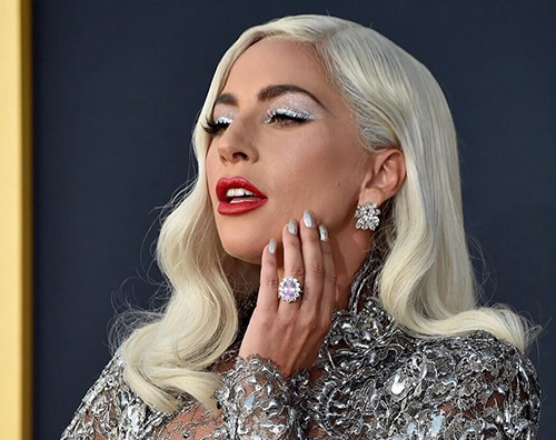 Lady Gaga 2 Lady Gaga è scintillante a LA per “A Star is Born”