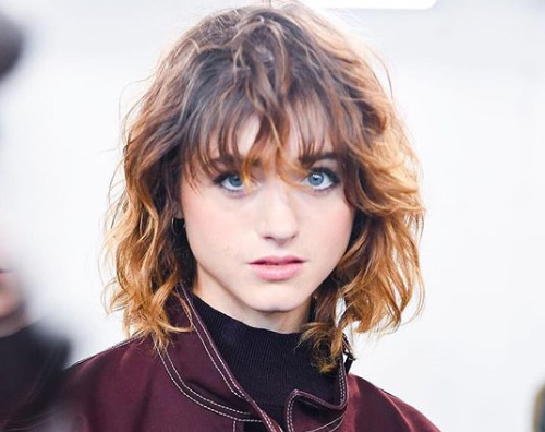 Natalia Dyer 1 Natalia Dyer in bordeaux alla New York Fashion Week