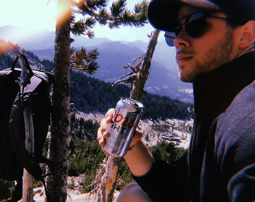 Nick Jonas Nick Jonas si prepara al matrimonio facendo trekking in montagna