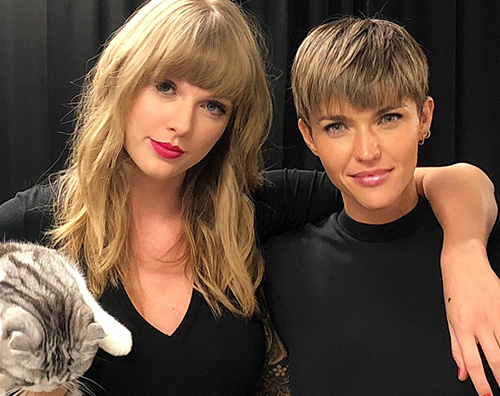 Taylor Swift, Nina Dobrev e Ruby Rose si incontrano a New Orleans Taylor ruby Taylor Swift, Nina Dobrev e Ruby Rose si incontrano a New Orleans