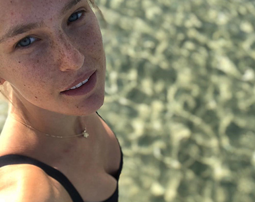 Bar Refaeli Bar Refaeli senza trucco e senza inganno su Instagram