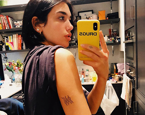 Dua Lipa 1 Dua Lipa ha un nuovo tatuaggio