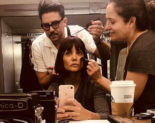 Katie Holmes Katie Holmes, un selfie nel backstage di un nuovo shooting