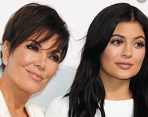 Kylie Jenner ha regalato una Ferrari a mamma Kris Kylie Kris Jenner Kylie Jenner ha regalato una Ferrari a mamma Kris