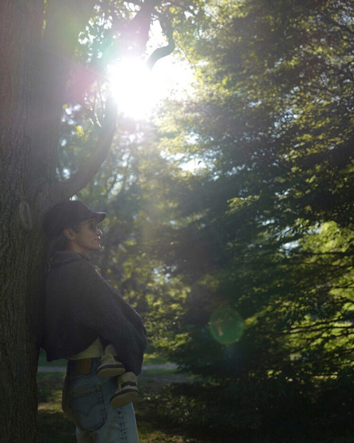 Nikki Reed continua ad allattare sua figlia Nikki Reed Nikki Reed continua ad allattare sua figlia