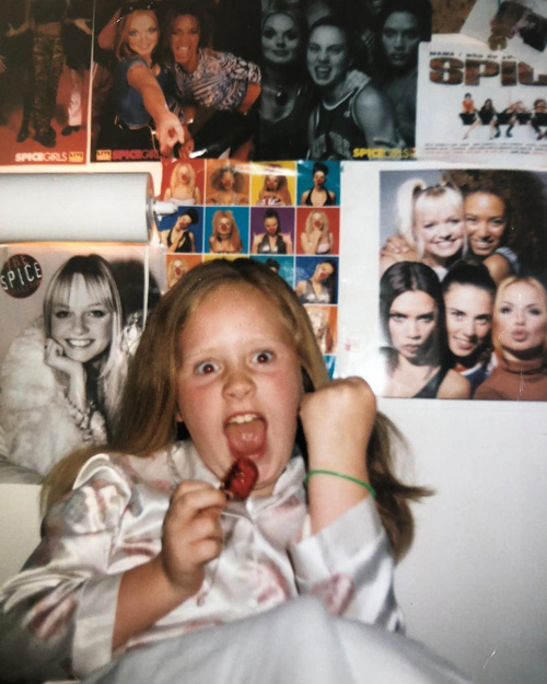 Adele da bambina Adele reagisce alla reunion delle Spice Girl