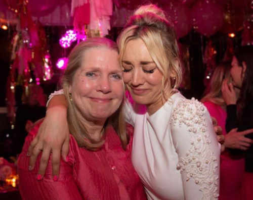 Kylie Cuoco affettuosa con sua suocera Kaley Cuoco 1 Kylie Cuoco affettuosa con sua suocera