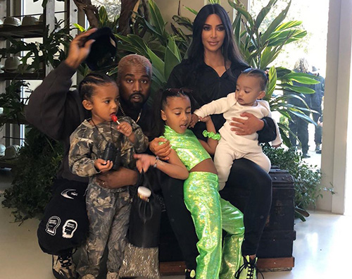 Kim kardashian 2 Kim Kardashian e Kanye West nelle nuove foto di famiglia