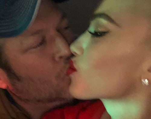 Gwen Blake Gwen Stefani e Blake Shelton innamorati anche a Capodanno