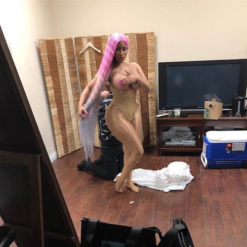 50488025 247307436186063 1916569228610529036 n Nicki Minaj in topless su Instagram
