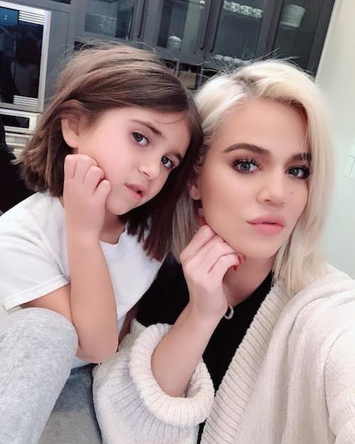 50729306 821728054861144 4556162535137828427 n Khloe Kardashian cambia look e Penelope la copia